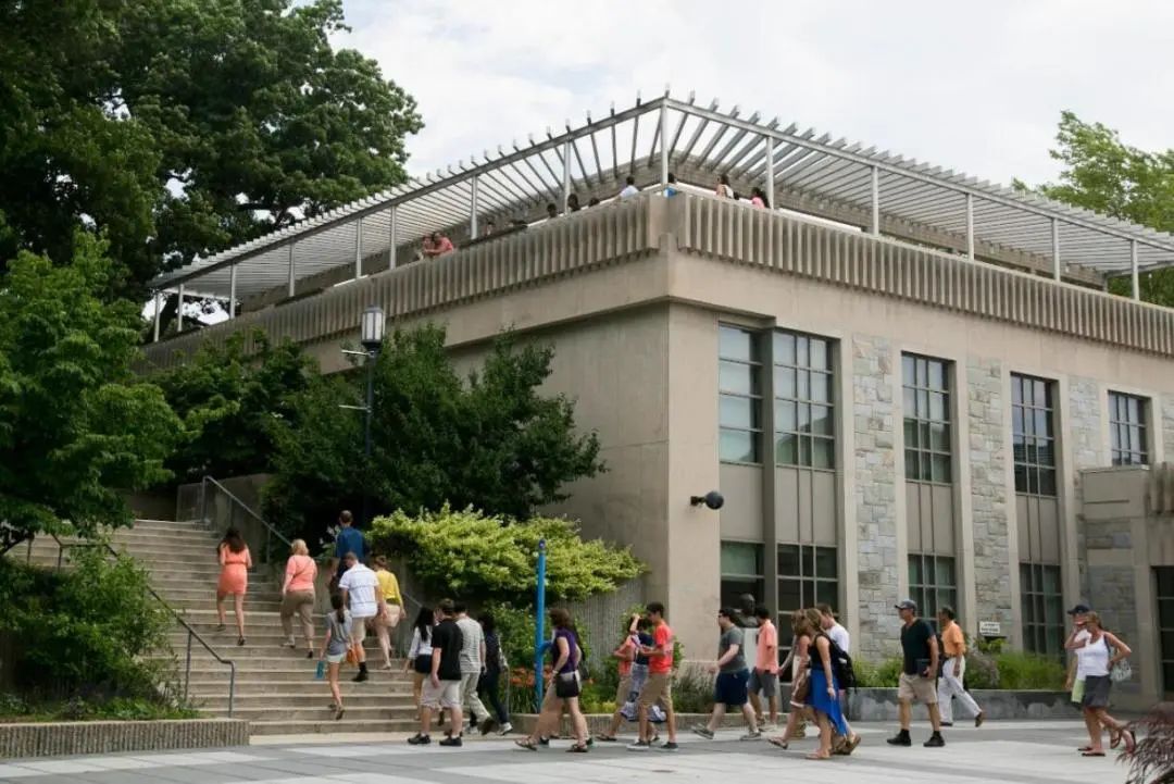2022塔夫茨大学新生录取率9.7%，国际学生申请增加29%...