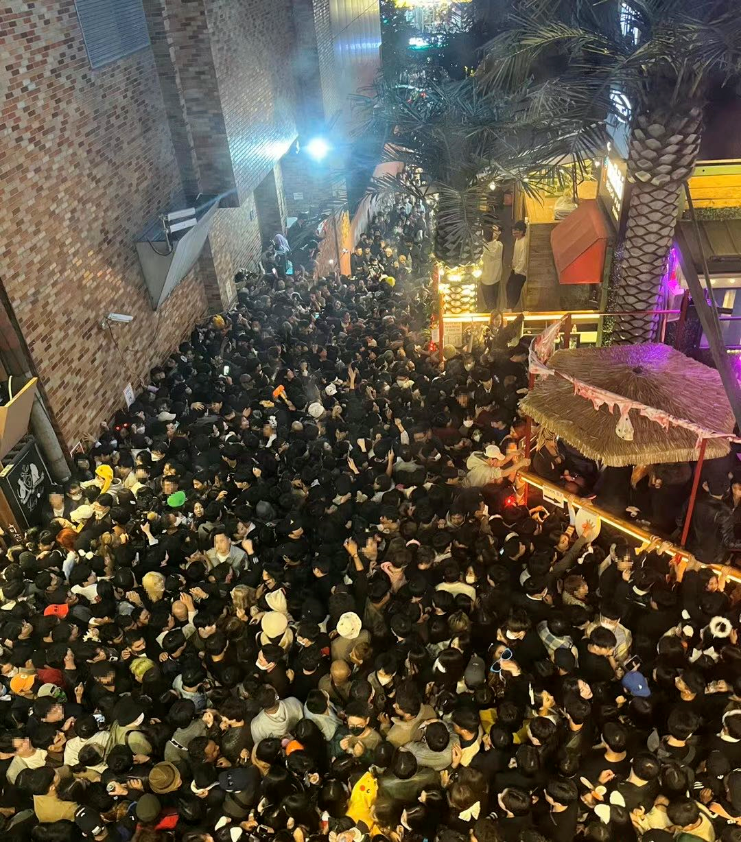 154人遇难！首尔万圣节上万人聚会发生踩踏！