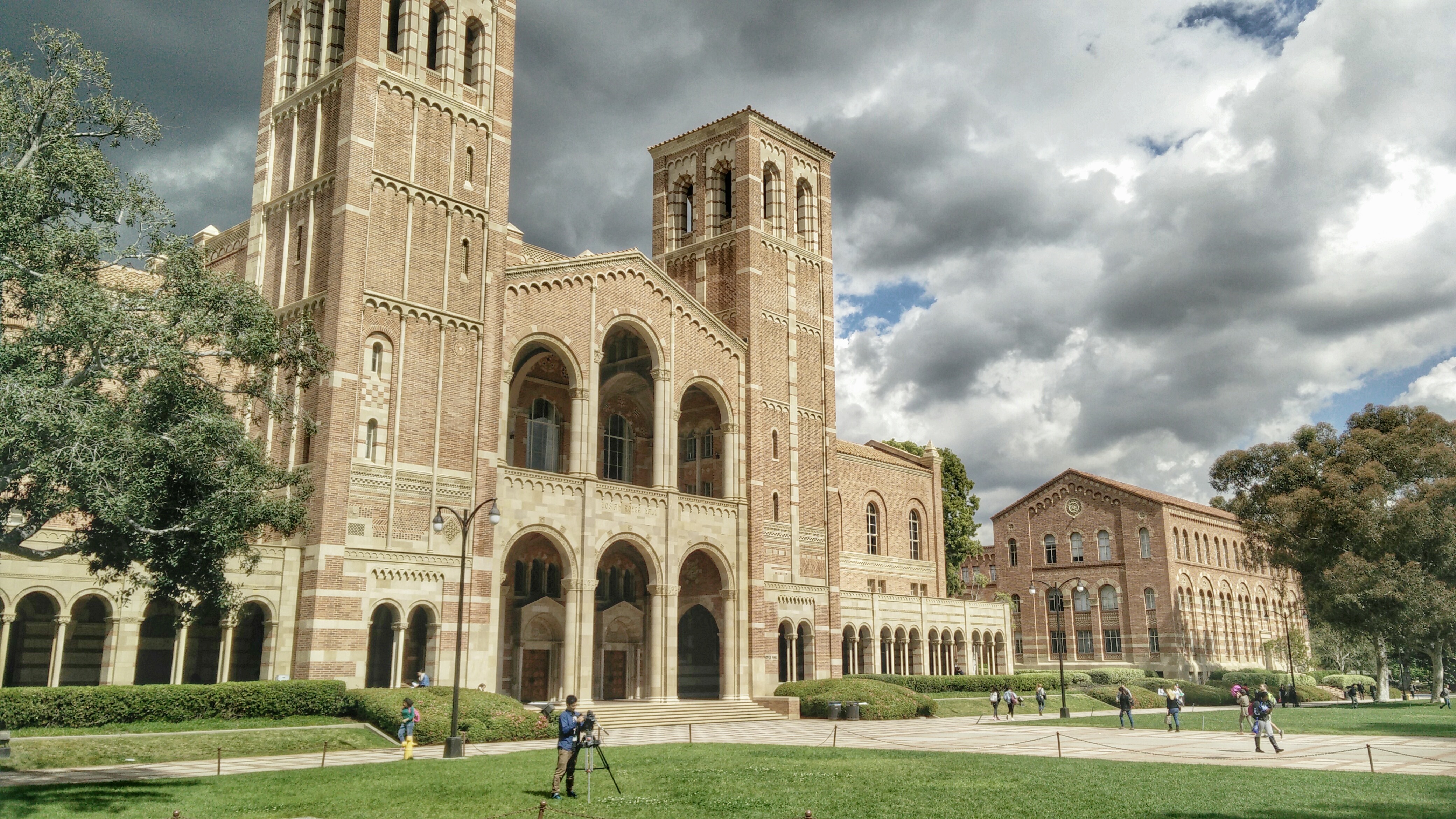 UCLA campus : Los Angeles C California | Visions of Travel