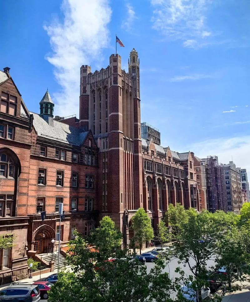 美国本科转学申请材料全攻略：基础要求与额外材料解析