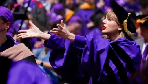 纽约大学荣誉博士Taylor Swift毕业典礼致词