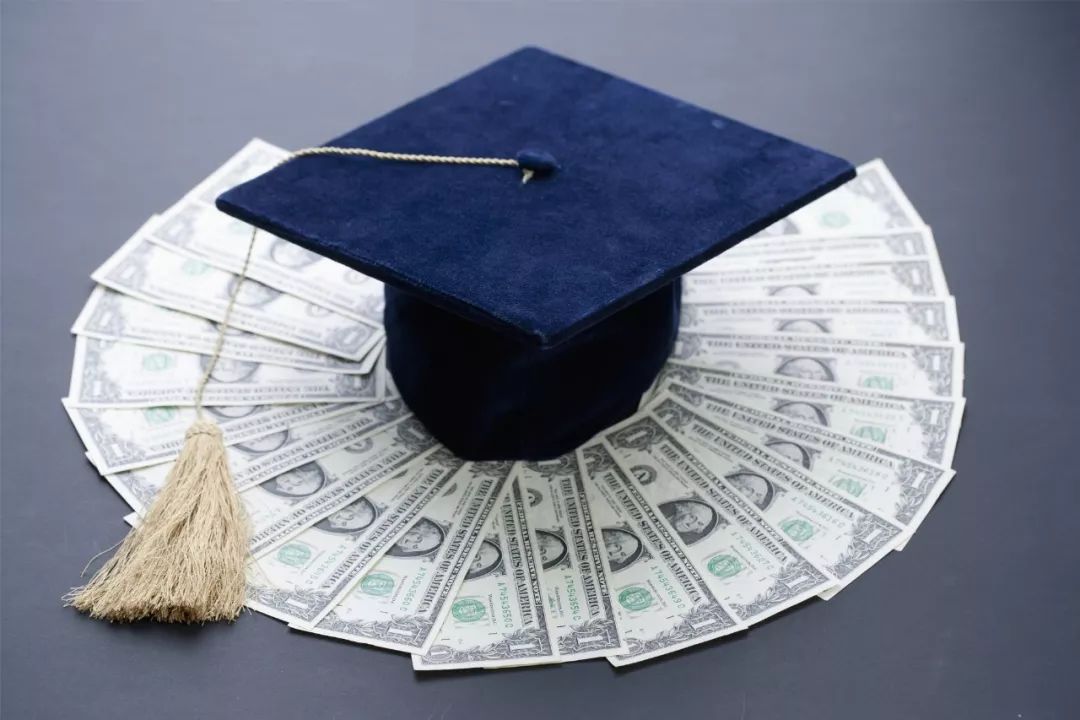 去美国留学多少钱一年?去美国读研究生学费多少啊?
