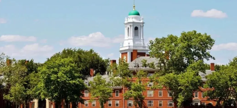 美国本科综合大学与文理学院核心差异解析：UC系与Williams College的对比